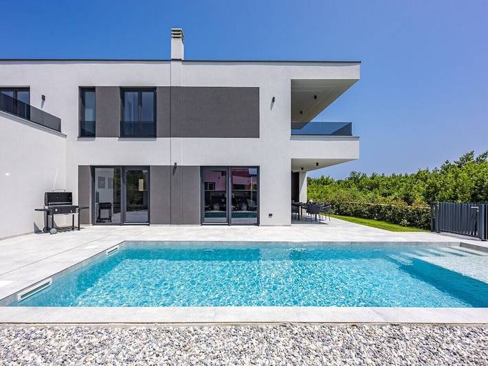 Villa für 8 Personen, mit Balkon und Garten sowie Pool in Premantura - 2