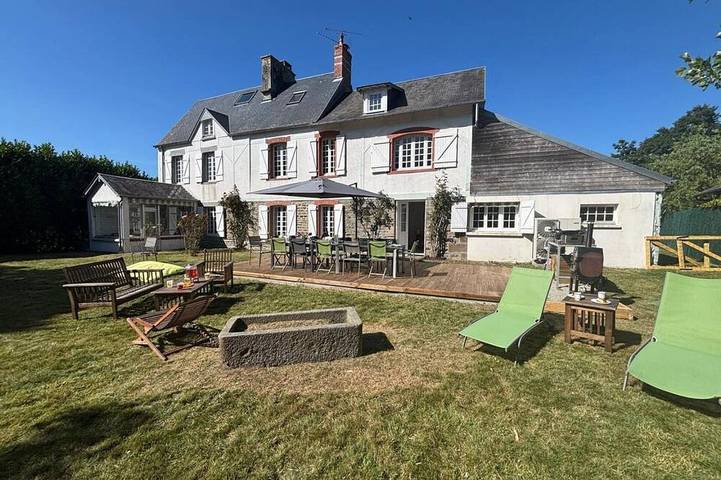 Gîte pour 12 personnes, avec jardin, animaux acceptés