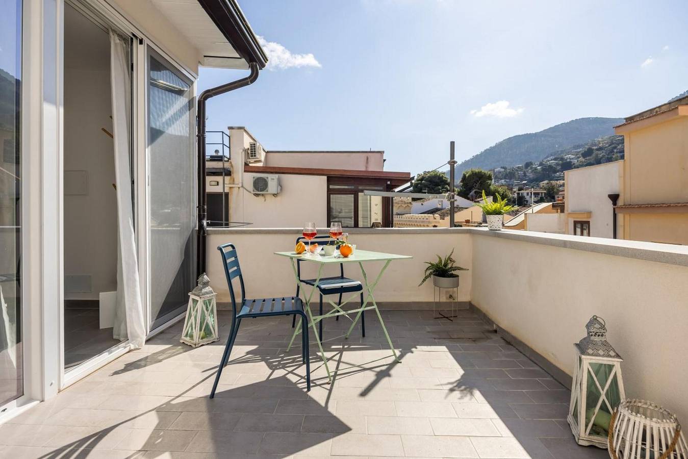 Entire apartment, Apartment 'Dream Holidays Sferracavallo 2' with sea view, Wi-Fi and air conditioning in Sferracavallo, Palermo