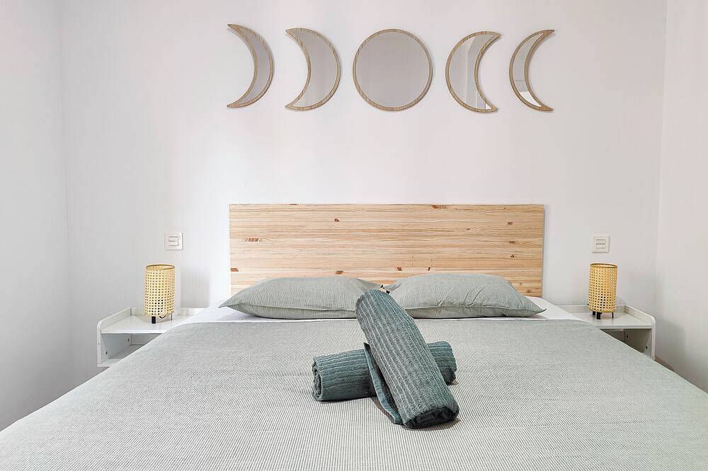 Entire apartment, The Charm of Casco Ii by Alogest in Saragossa, Saragossa Province