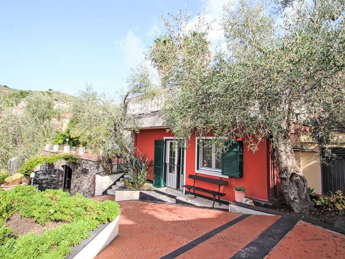 Ferienwohnung für 4 Personen, mit Terrasse und Garten in Imperia
