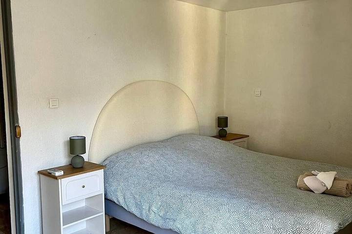 Gîte pour 8 personnes, avec terrasse et jacuzzi ainsi que piscine et jardin, animaux acceptés à Lurs - 3