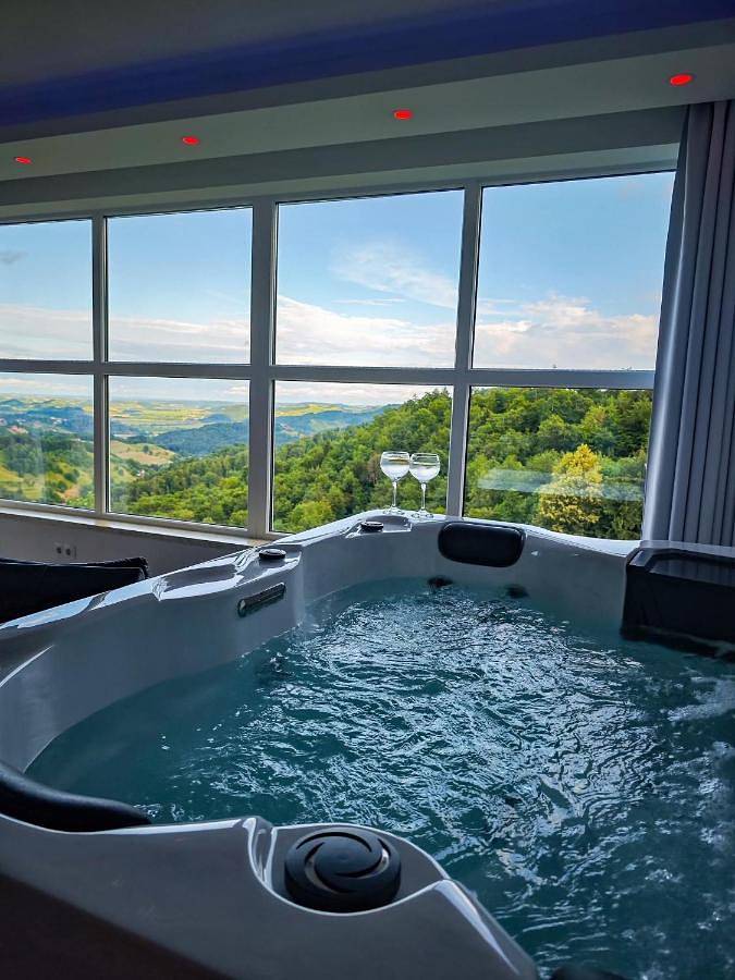 Appartement de vacances pour 2 personnes, avec sauna et piscine ainsi que terrasse et jacuzzi