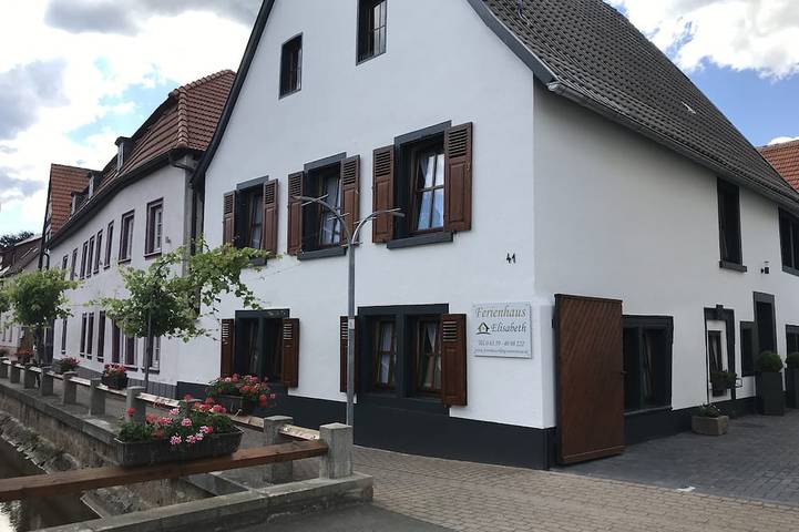Ferienhaus für 12 Personen, mit Garten im Pfälzer Wald