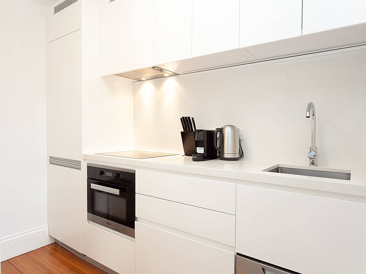 Studio entier, Magnifique studio dans un immeuble patrimonial avec balcon in Sydney, New South Wales