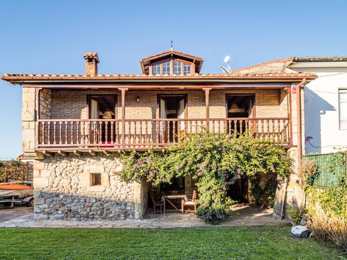 Casa rural para 16 personas, con jardín y terraza en Valle del Miera