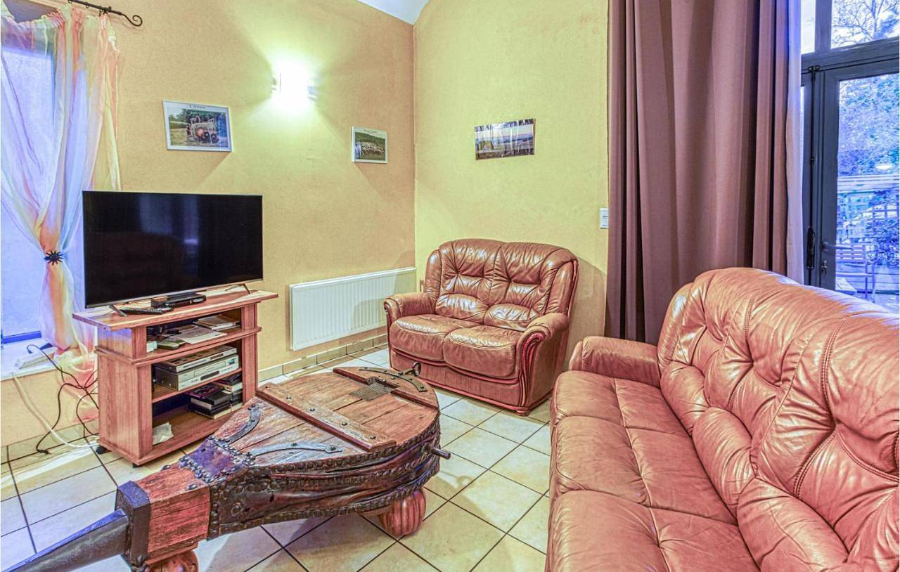 Seven-Bedroom Holiday Home in Saint-Côme-d'Olt, Parc naturel régional de l'Aubrac
