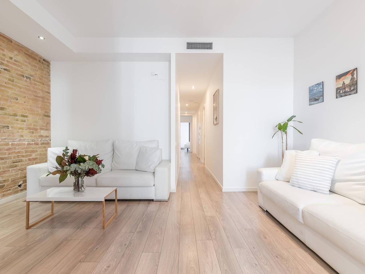 Ganze Ferienwohnung, Superior 4 Bedroom Apartment in Barcelona Zentrum, Barcelona