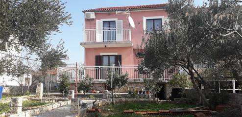 Gîte pour 3 personnes, avec jardin et balcon à Šibenik