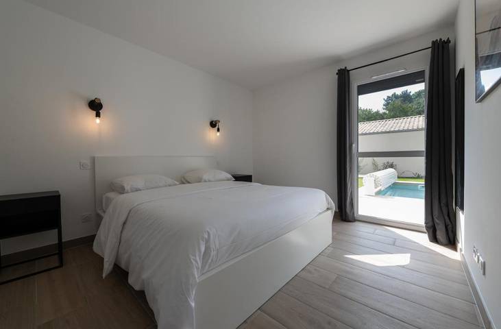 Location de vacances pour 10 personnes, avec Terrasse ainsi que Jardin et Piscine à Saint-Augustin - 4