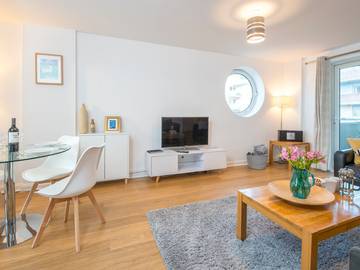 Glamping for 4 People in Cardiff Bay, Cardiff, Photo 2