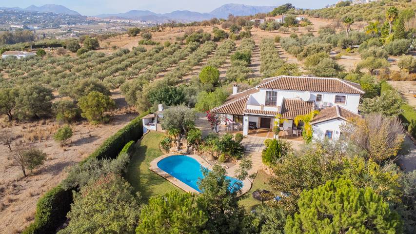Casa rural para 14 personas, con jardín y terraza en Alhaurín el Grande - 2