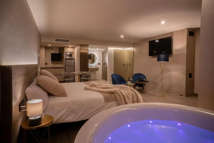 Ferienwohnung für 2 Personen, mit Ausblick und Pool - 1