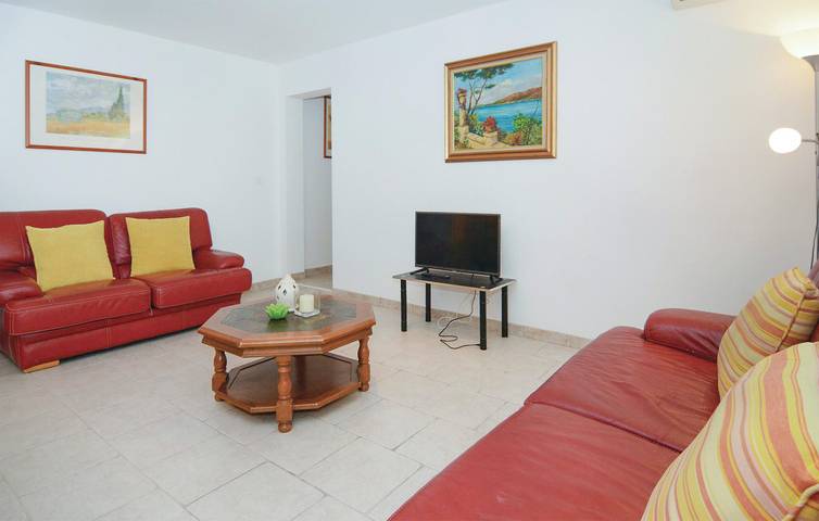 Gîte pour 6 personnes, avec terrasse dans Le Sambuc - 4