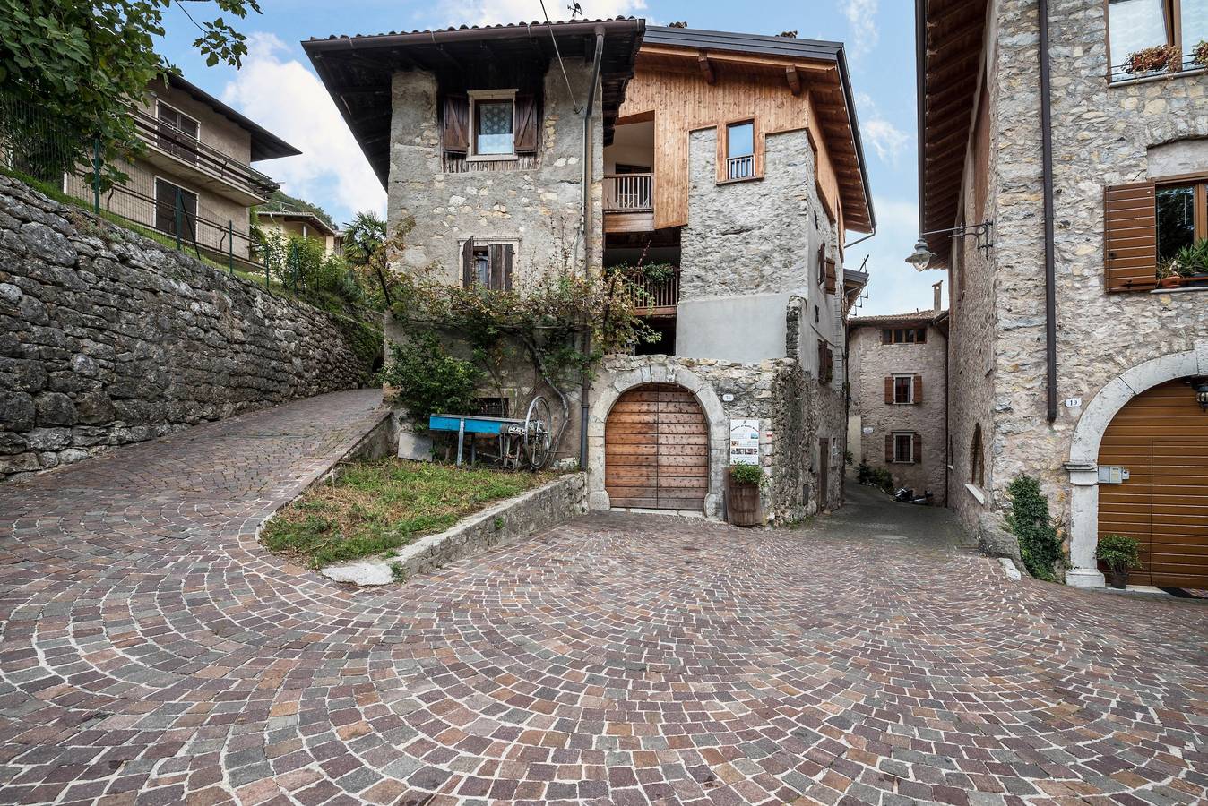 Ganze Wohnung, Ferienwohnung Agriturismo "Al Gallo Nero Rosso" am Gardasee mit Garten & Wlan in Tenno, Gardasee-Berge