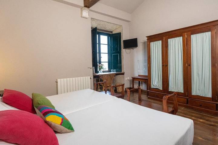 Apartamento para 4 personas, con jardín además de terraza y vistas en Vilaboa