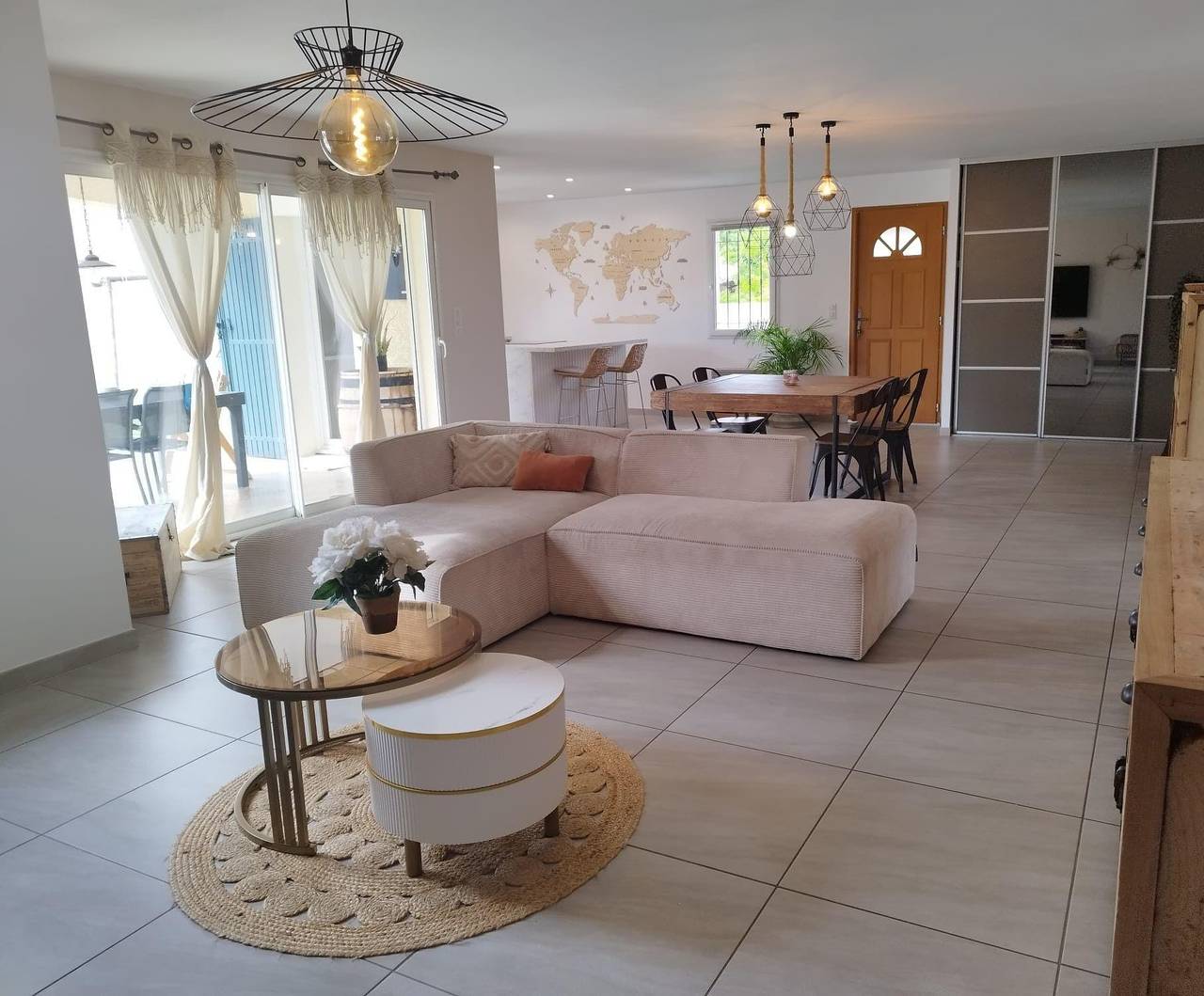 Charming house with swimming pool and garden in Sénas, Region de Arles