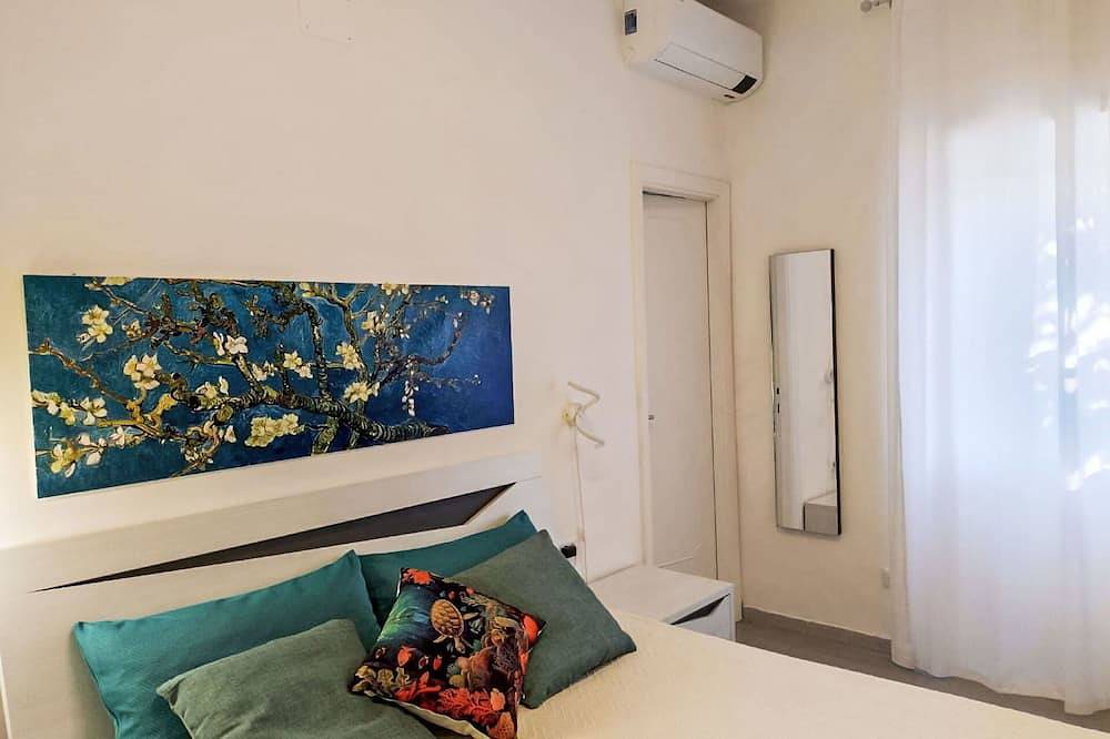 Entire apartment, Nice apartment for 4 people with A/C, Wifi, Tv and balcony in Terracina, Agro Pontino