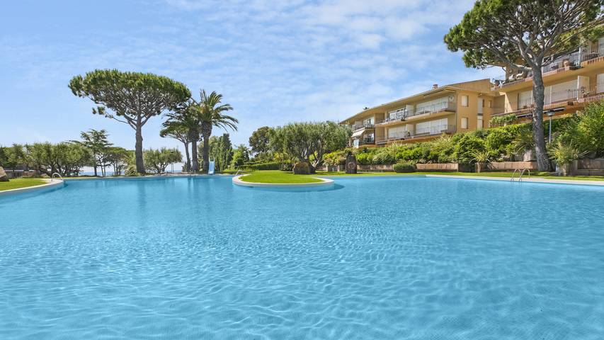 Apartamento de vacaciones para 4 personas, con jardín además de piscina y terraza - 1