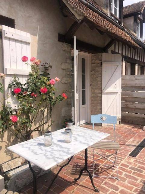 Location de vacances pour 4 personnes, avec terrasse, animaux acceptés à Bois-Jérôme-Saint-Ouen - 4