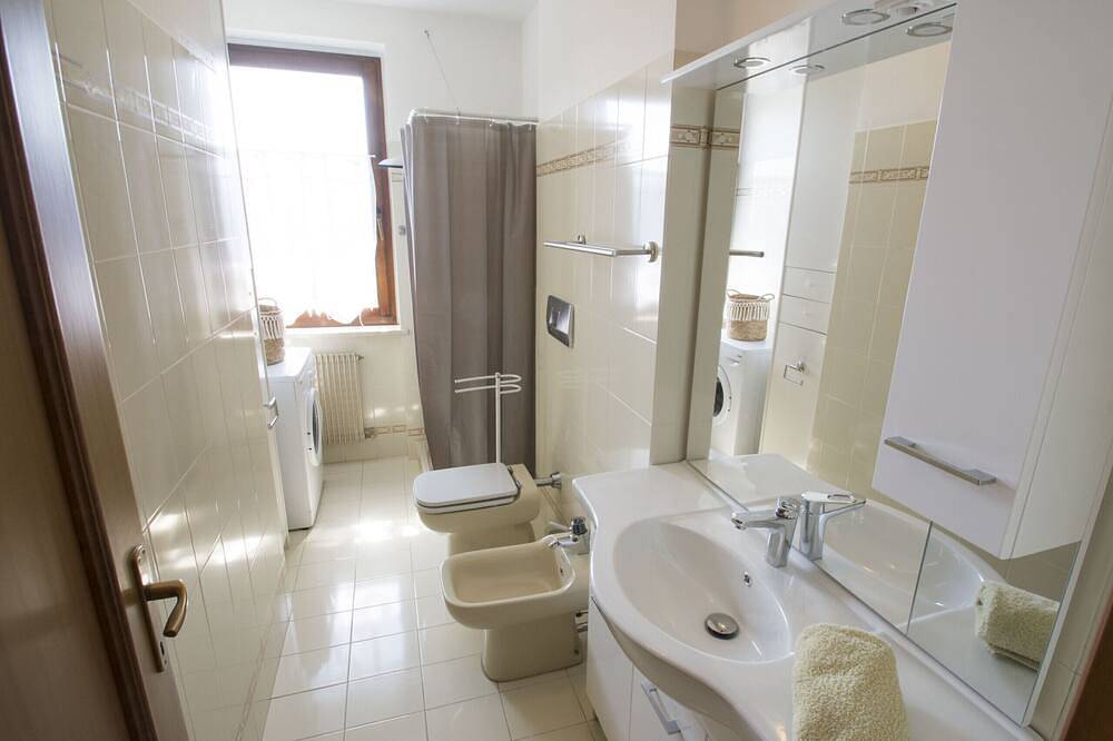 Appartamento intero, Casa Giona in Maccagno, Maccagno con Pino e Veddasca