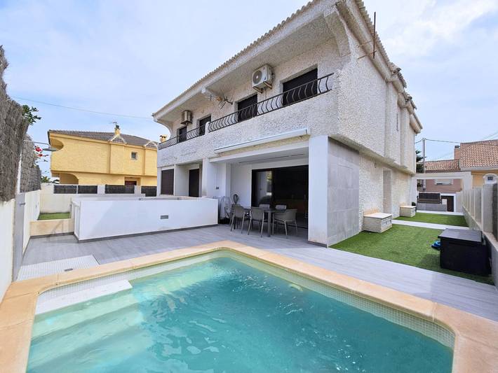 Ferienhaus für 8 Personen, mit Balkon