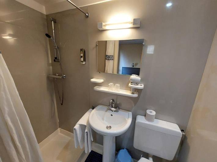 Hôtel pour 2 personnes, avec terrasse, animaux acceptés à Saint-Médard-de-Guizières - 2