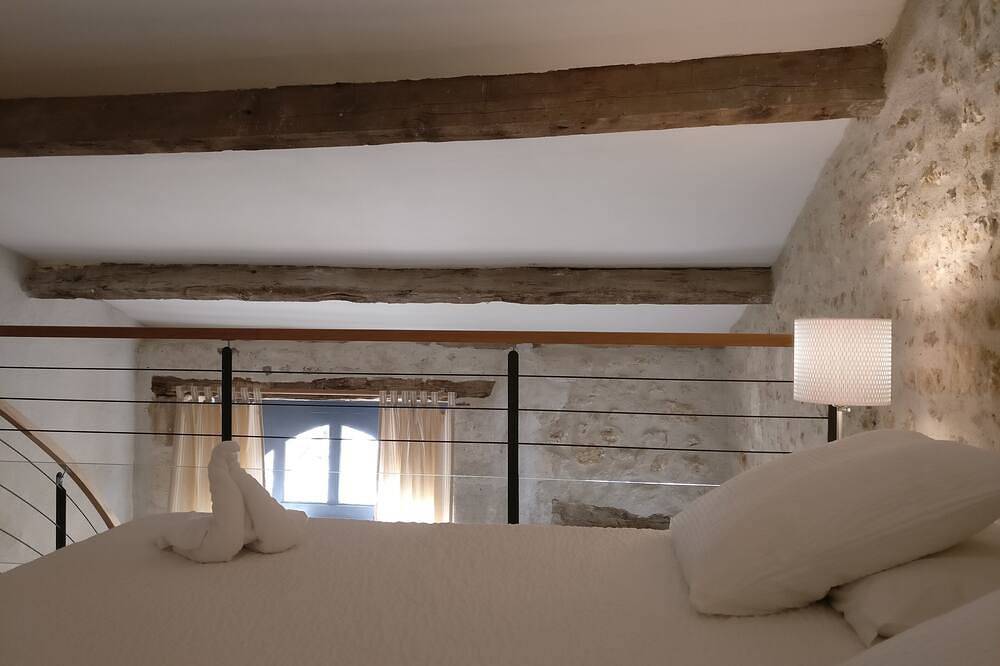 Chic, loft avec gîte accès a la piscine chauffe, idéal pour travail ou cocooning in Soyaux, Charente