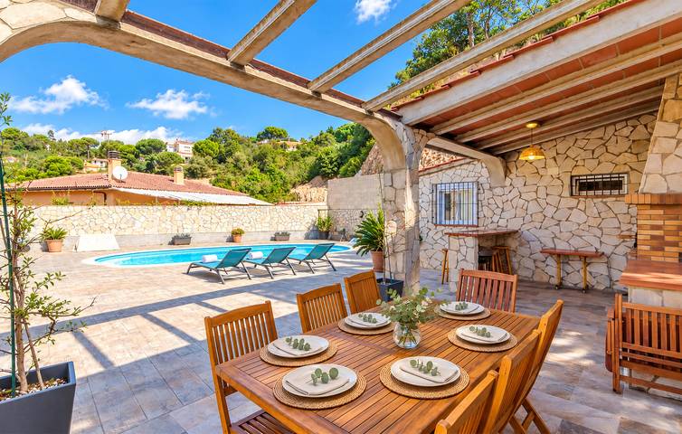 Appartement avec vue sur la montagne et piscine près de Lloret de Mar in Aiguaviva Parc, Vidreres