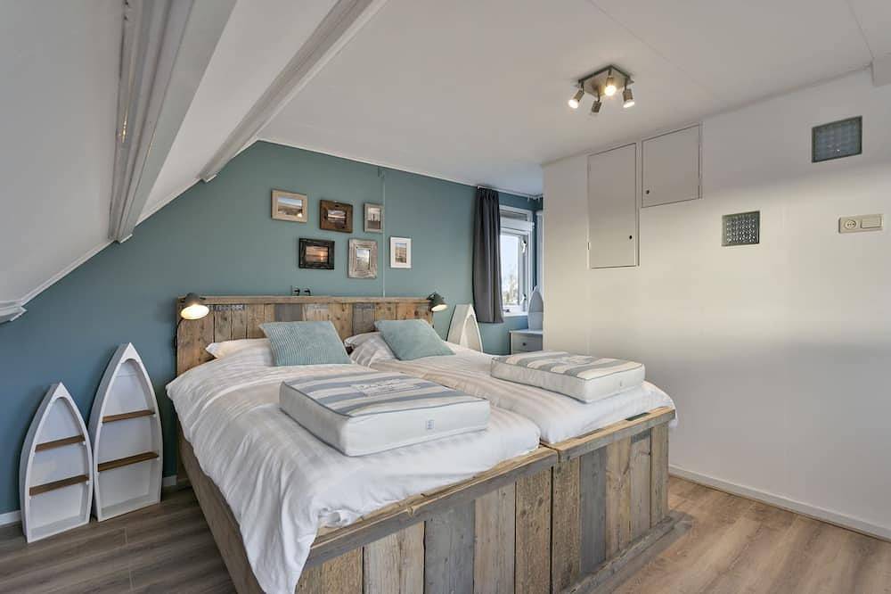 Im Seemannsstil komfortabel eingerichteter Bungalow mit viel Privatsphäre in Ouddorp, Goeree-Overflakkee