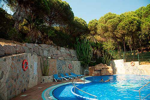 Mobilehome mit Klimaanlage, Terrasse und Pool in Platja de la Cabra (Calella), Calella