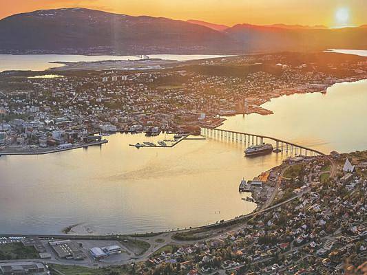 Ferienwohnung für 10 Personen, mit Meerblick und Balkon sowie Terrasse und Garten in Tromsø - 4