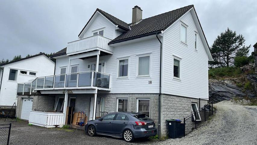 Ferienwohnung für 2 Personen, mit Garten und Seeblick sowie Balkon und Ausblick in Fjell