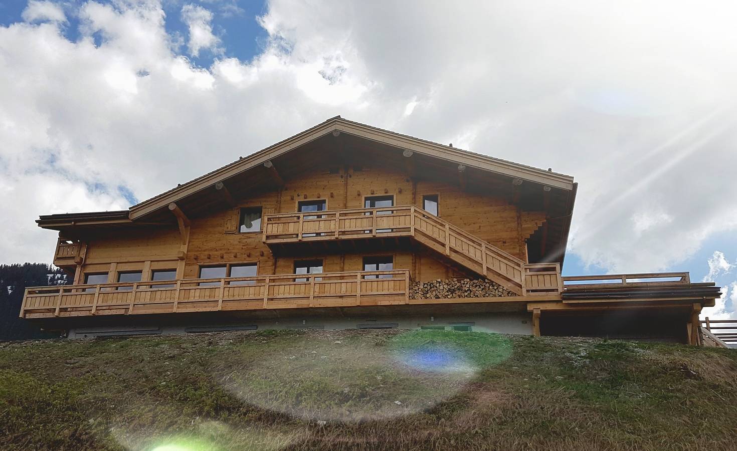 Appartement entier, Appartement "Borderan" avec vue sur les montagnes, Jacuzzi, balcon et Wi-Fi in La Clusaz, Région d'Annecy