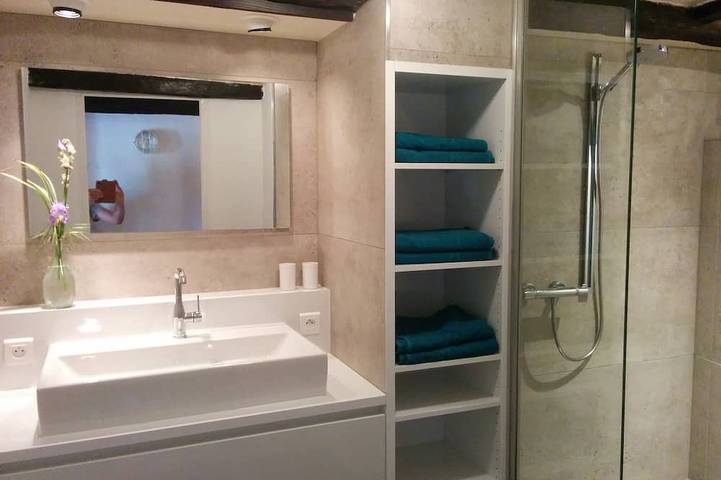 Location de vacances pour 6 personnes, avec terrasse et jardin, animaux acceptés à Chassiers - 3