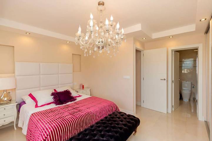 Apartamento entero, The White Apartment: Luxury, Beach and Design. in Playa Puebla de Farnals, Puebla de Farnals
