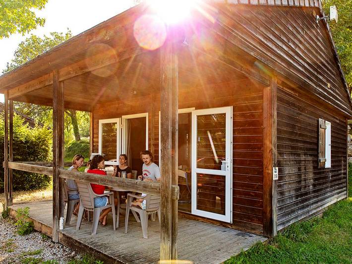 Gîte pour 6 personnes, avec piscine et terrasse, animaux acceptés à Lissac-sur-Couze - 2