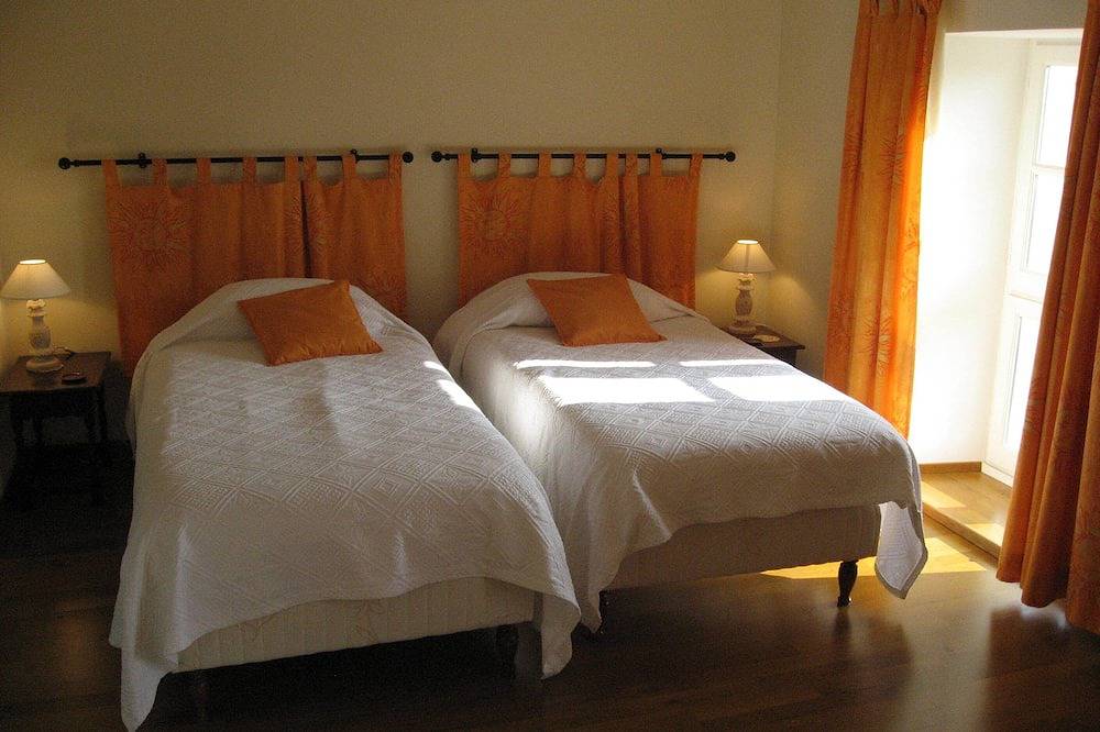 Luxueuse maison en pierre du Xviiie siècle rénovée au cœur de la campagne française. in Dampierre-sur-Boutonne, Région de Saint-Jean-d'Angély