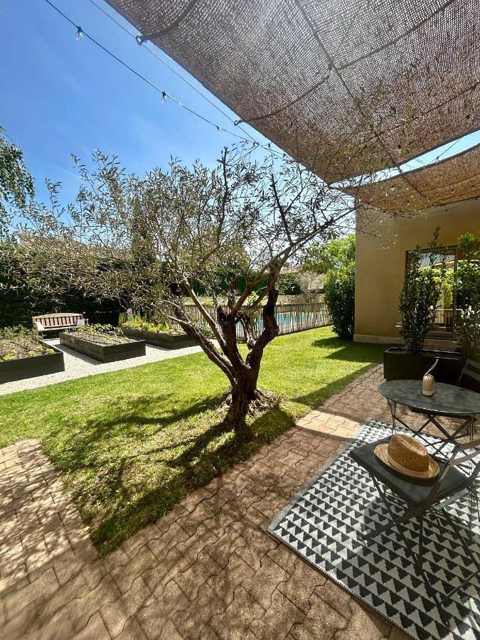 Double Room with Pool View in Taillades, Parc naturel régional du Luberon