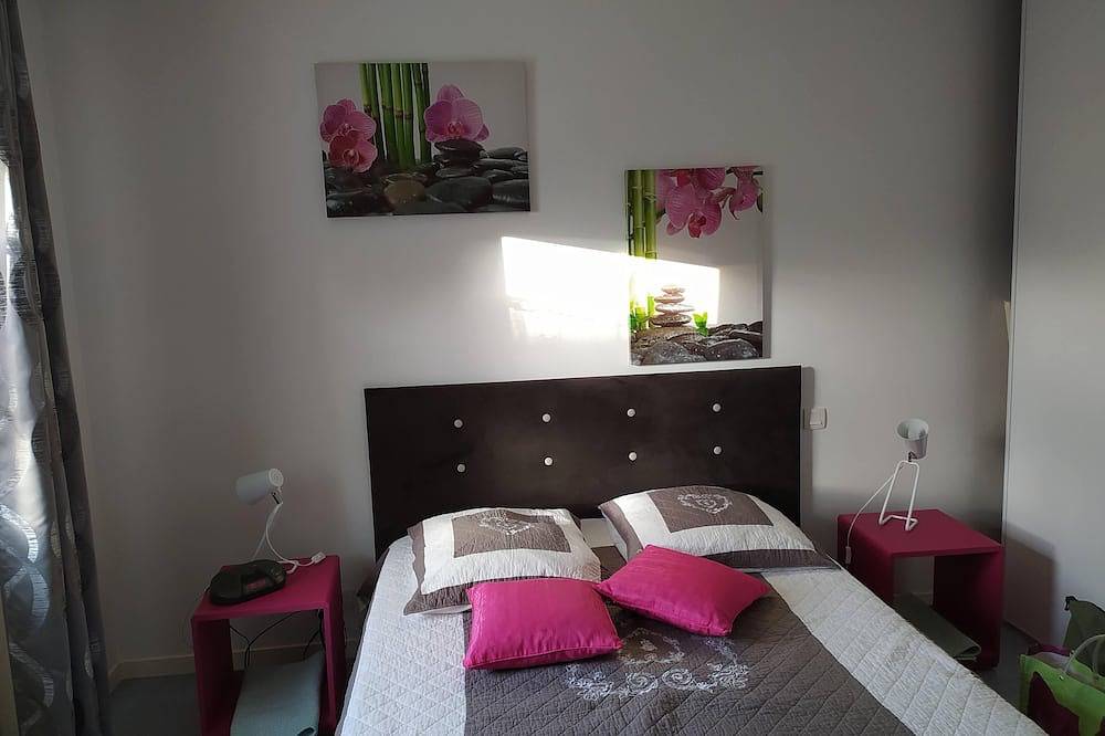 Appartement entier, Appartement 2/4 personnes à Binic terrasse au sud, à 200 m de la plage et port in Binic, Côte de Goëlo