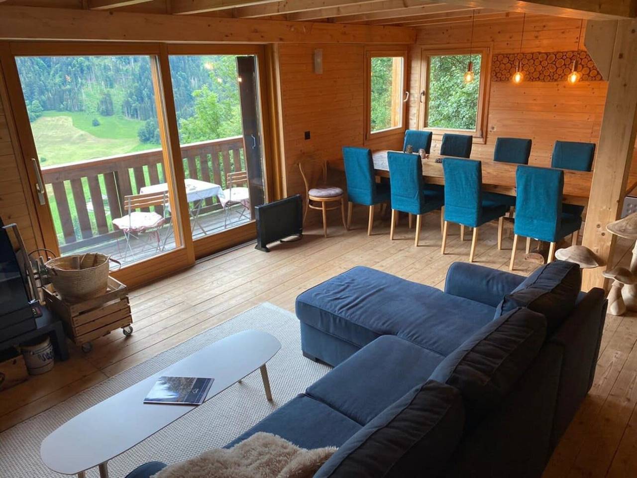 Entire apartment, Chalet in Rossiniere near Glacier & Lake in Rossinière, Alpes Vaudoises