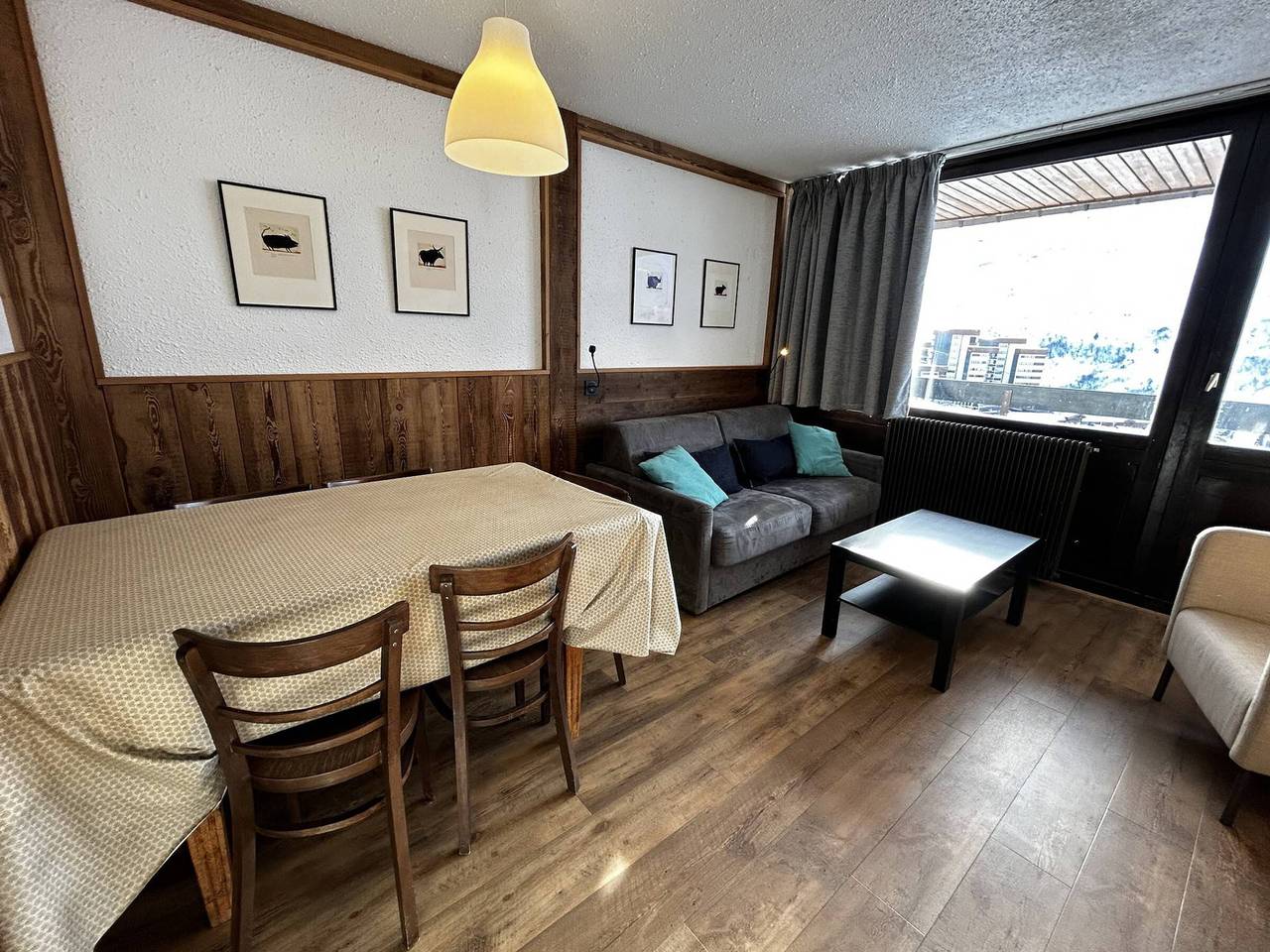 Entire apartment, Ski-in/Ski-out Apartment for 6 in La Croisette with South-Facing Balcony in Les Menuires, Saint-Martin-de-Belleville