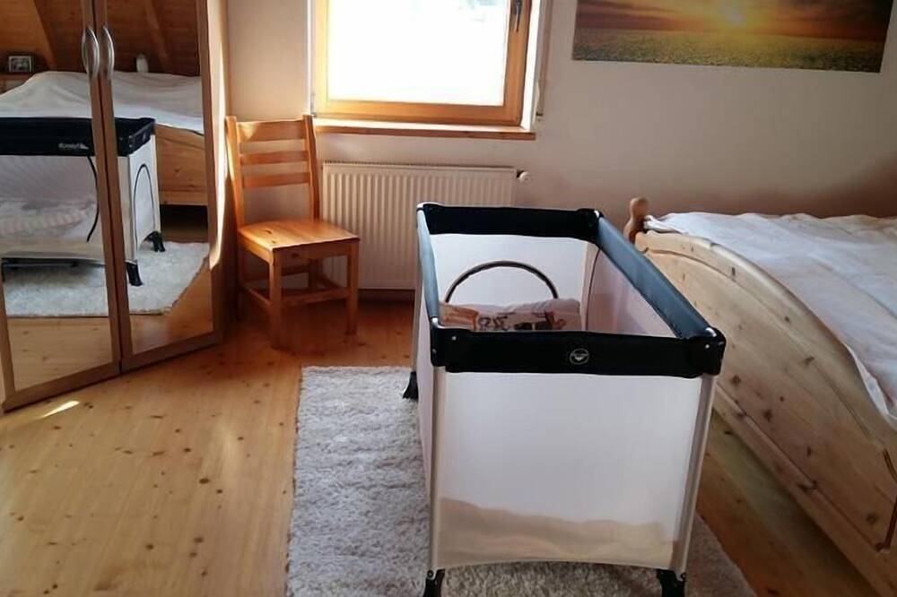 Ganze Wohnung, Gemütliche Ferienwohnung (92qm) mit Kaminofen und Balkon in Bürgstadt, Fränkisches Weinland