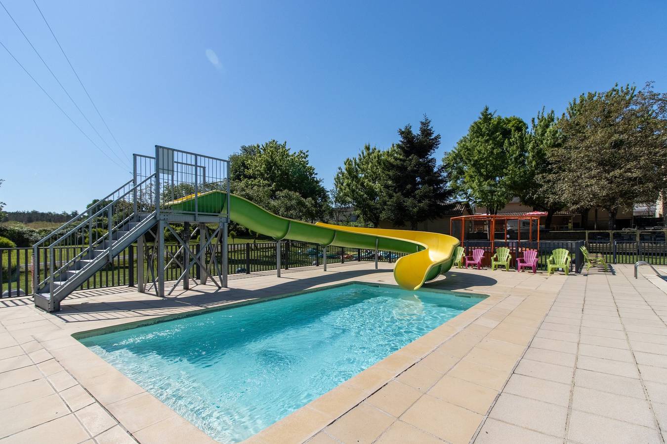 Air-conditioned Chalet with Pool & Fishing Ponds – Périgord Noir, near Sarlat in Saint-Martial-de-Nabirat, Périgord Noir