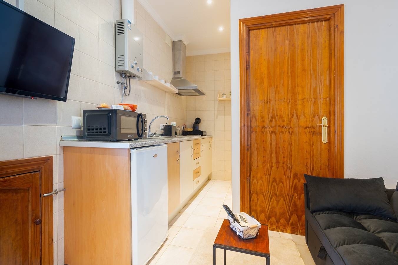Apartamento entero, Apartamento 'Giraldilla' con jardín compartido, Wi-Fi y aire acondicionado in Carmona , Provincia de Sevilla