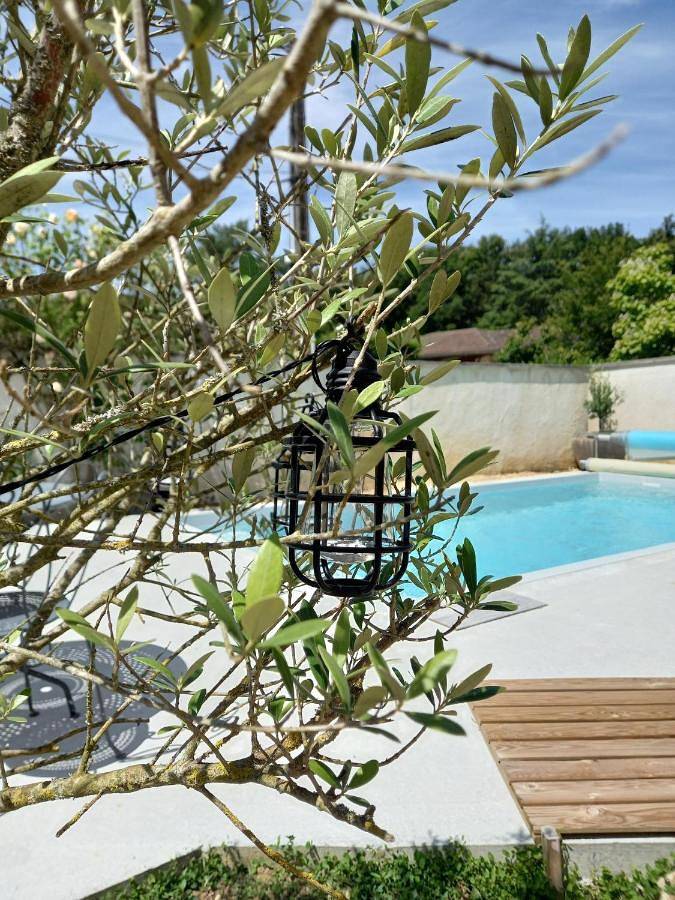 Chambre d’hôte pour 5 personnes, avec Terrasse et Jardin ainsi que Piscine et Vue