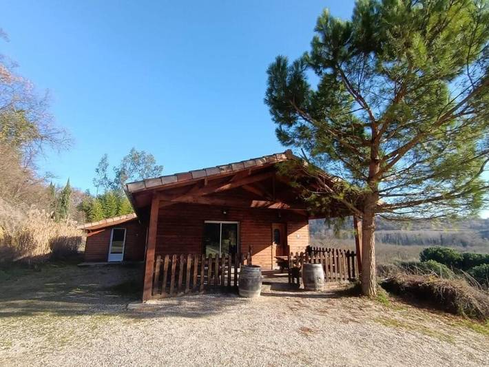 Location de vacances pour 29 personnes, avec terrasse ainsi que piscine et jacuzzi à Châtillon-Saint-Jean
