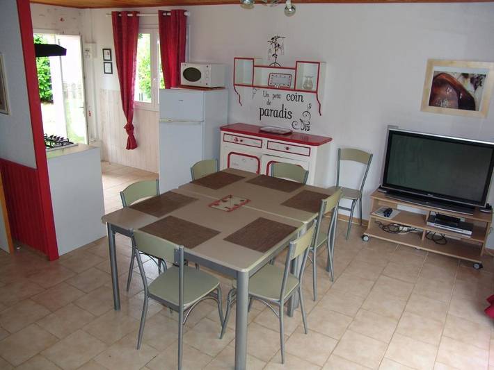 Location de vacances pour 6 personnes, avec vue ainsi que piscine et jardin à Vitrac - 4