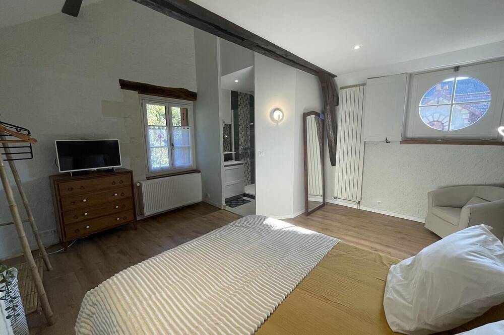 Encantadora casa de vacaciones con parking, admite mascotas, cerca de Tours in Ballan-Miré, Región de Tours