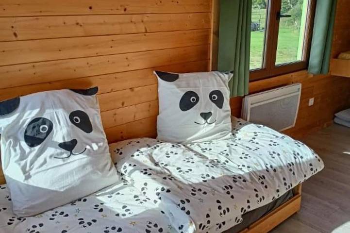 Cabane en bois pour 4 personnes, avec jardin